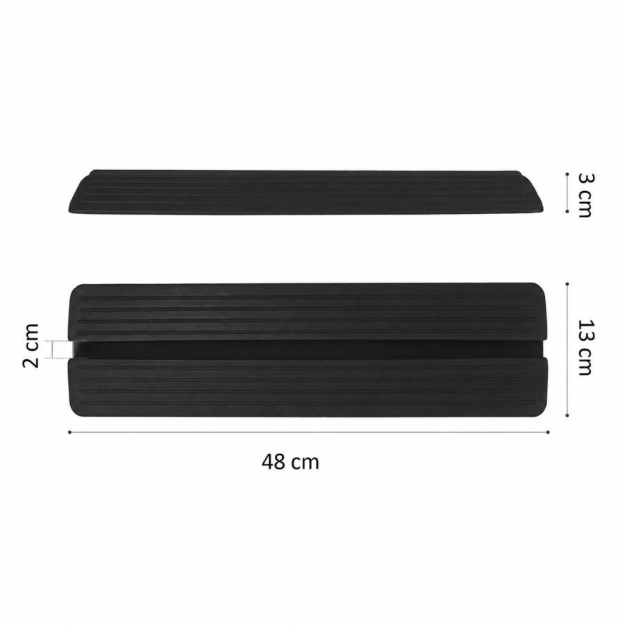 Juodos apsauginės rampos varteliams matmenys: ilgis 48 cm, plotis 13 cm, aukštis 3 cm.